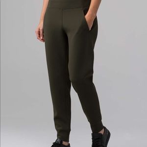 Lululemon Embrace the Space Jogger